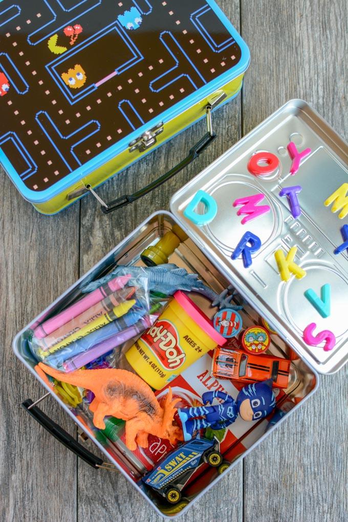 How To Make A Busy Box For Toddlers 5 Learn how to make a busy box for toddlers. These boxes are easy to customize and perfect for keeping toddlers occupied at a restaurant, on a plane, while mom is nursing and more!
