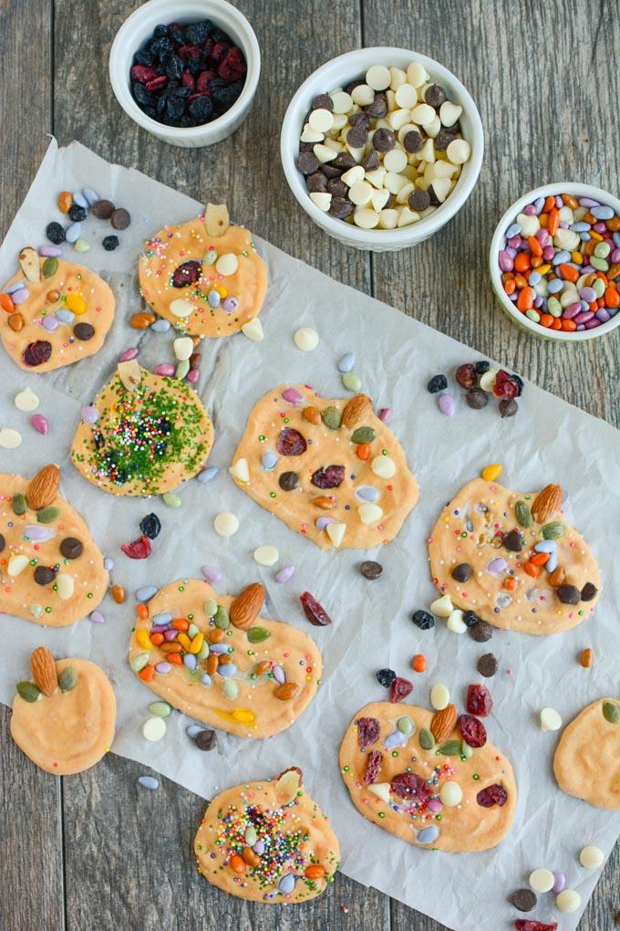 Frozen Yogurt Pumpkins 7 These Frozen Yogurt Pumpkins are a healthy, kid-friendly Halloween treat! They're easy to make and fun to decorate, perfect for a play date or party!